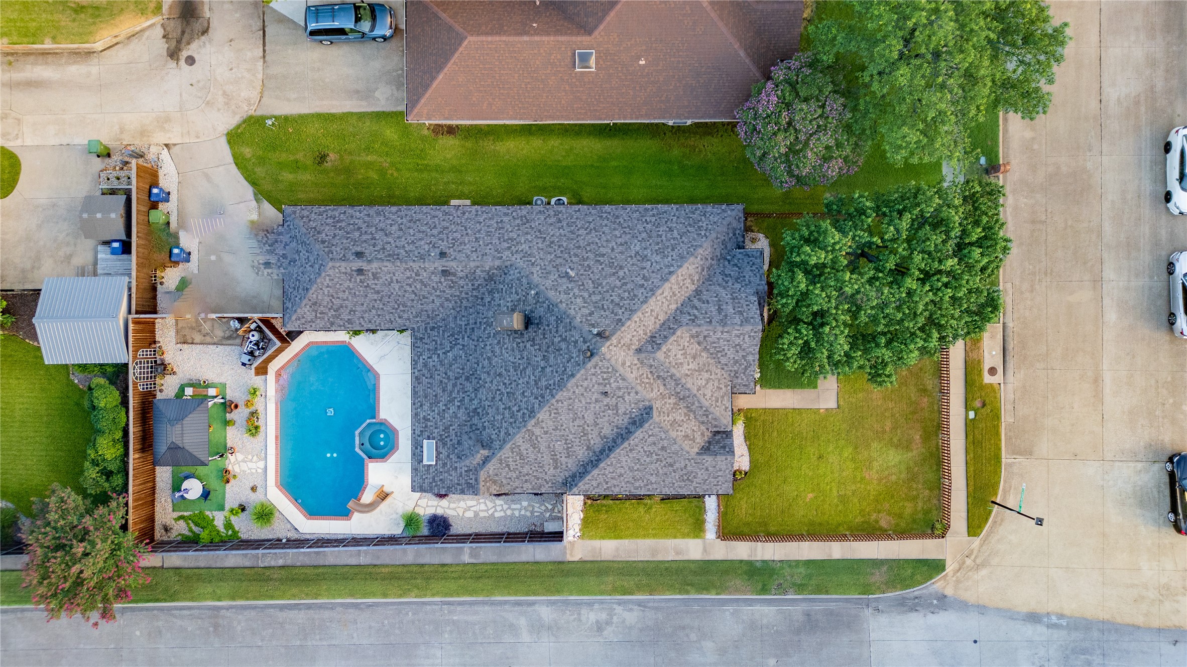 2530 Cresthaven Drive