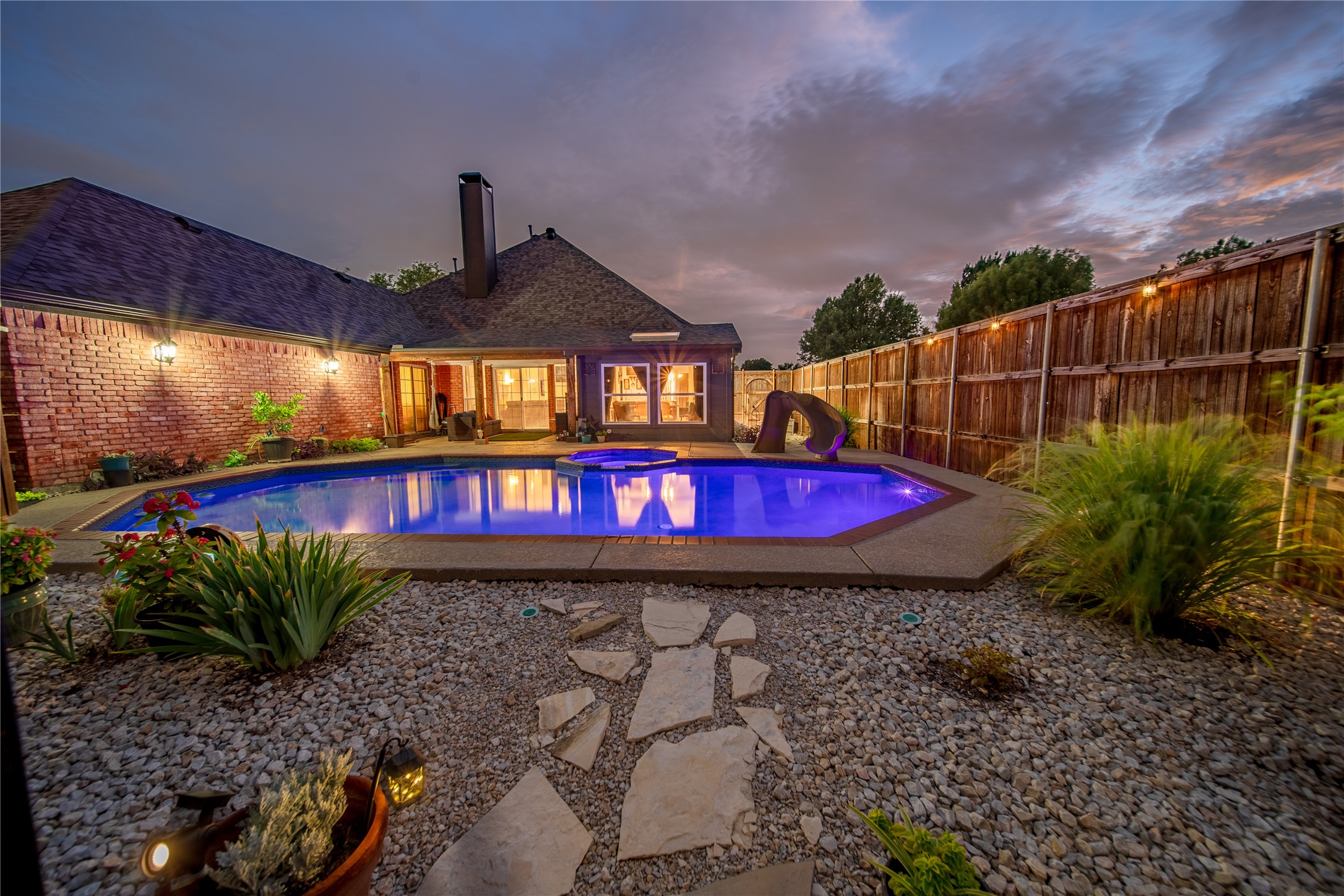 2530 Cresthaven Drive