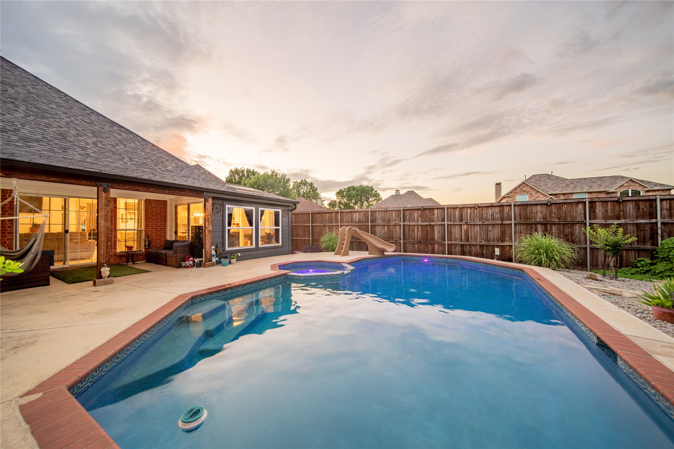 2530 Cresthaven Drive