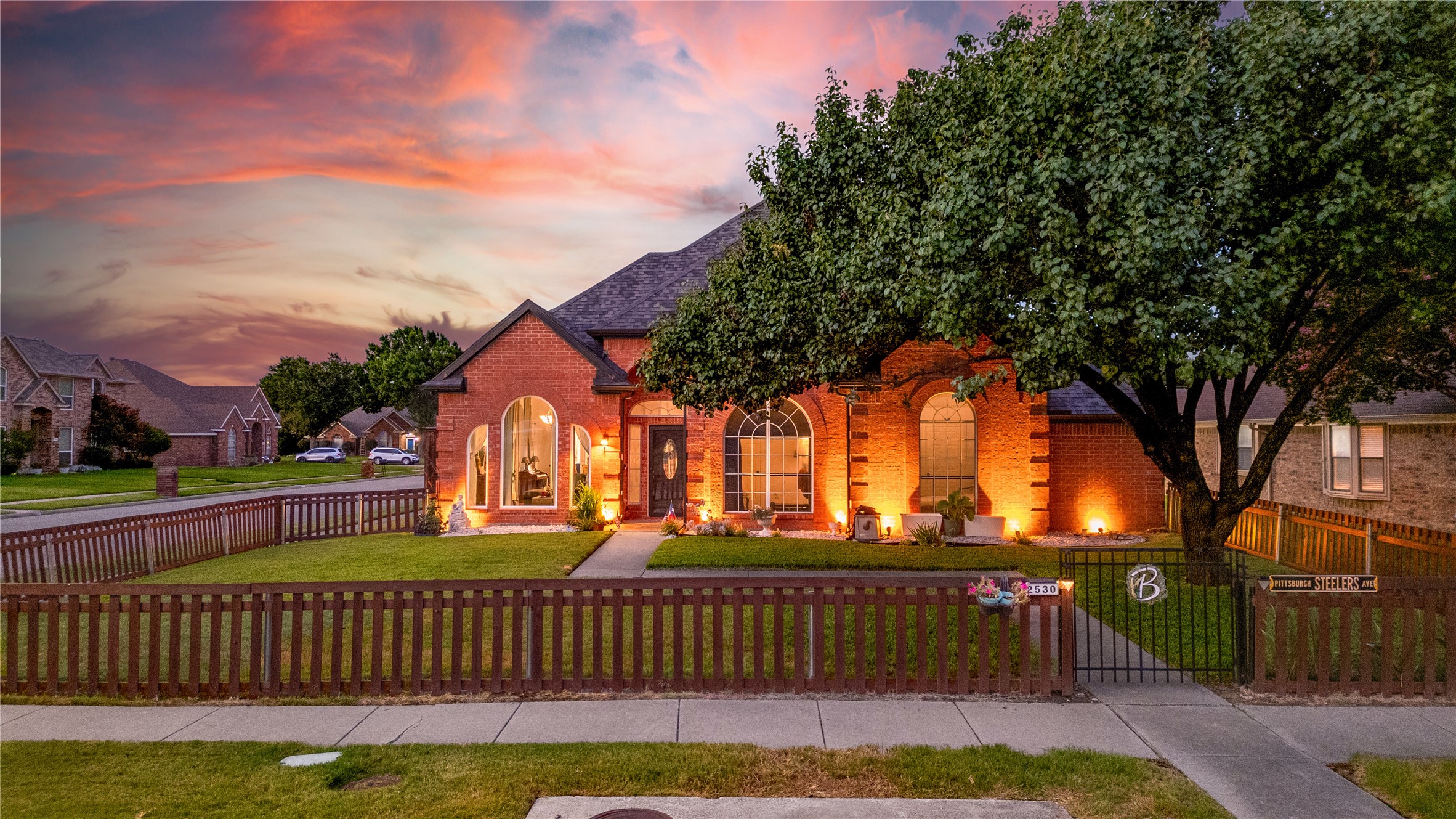 2530 Cresthaven Drive