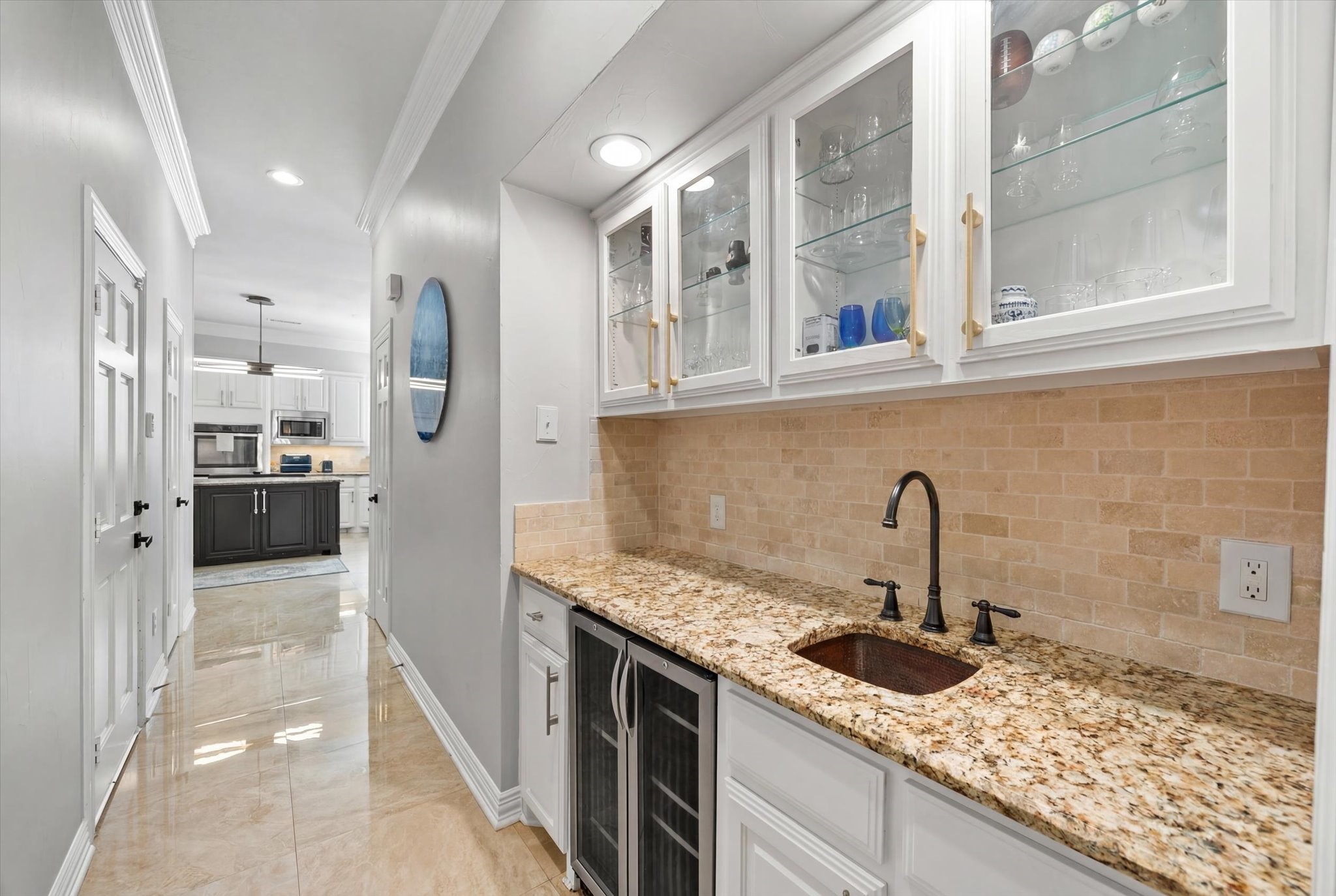 1107 Travis Court