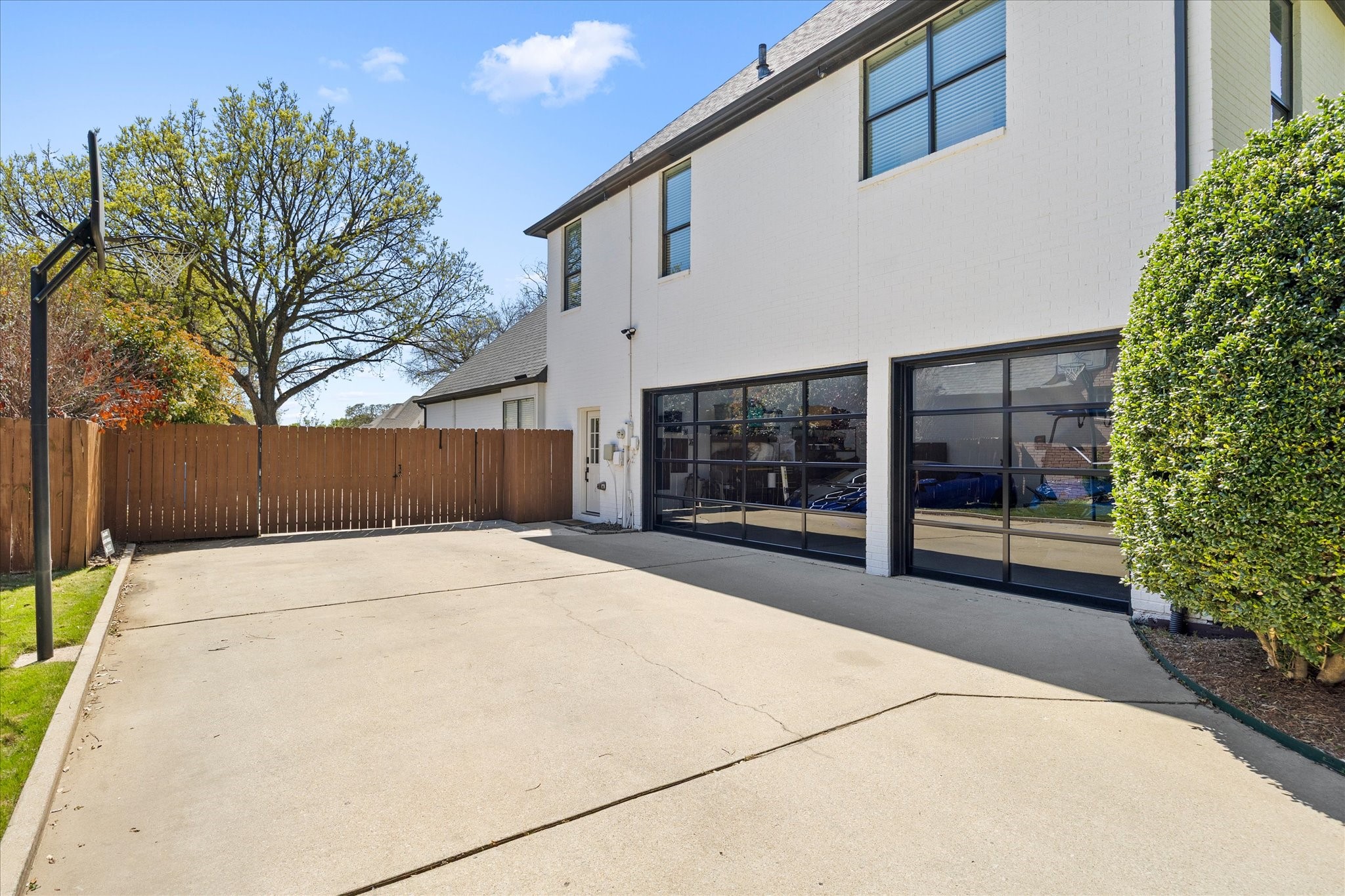 1107 Travis Court
