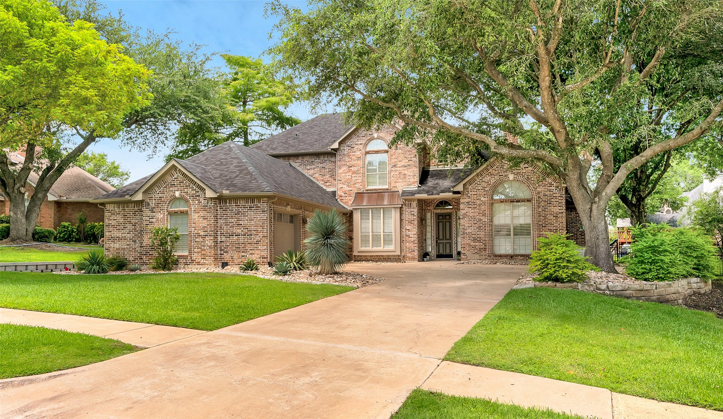 2304 Fairway Circle