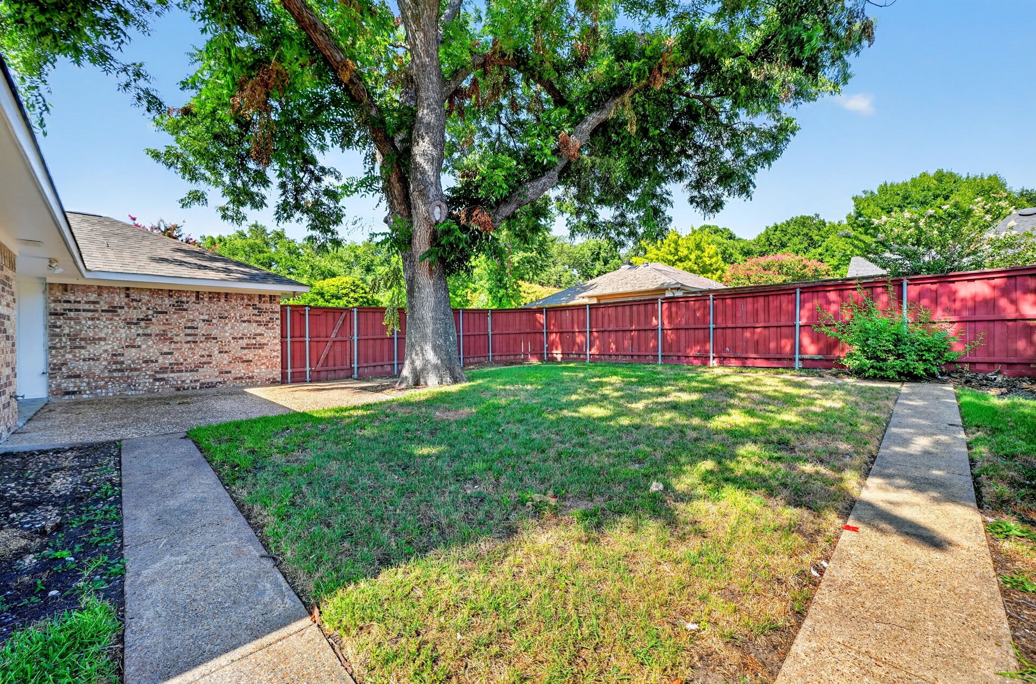 806 Lake Meadows Circle