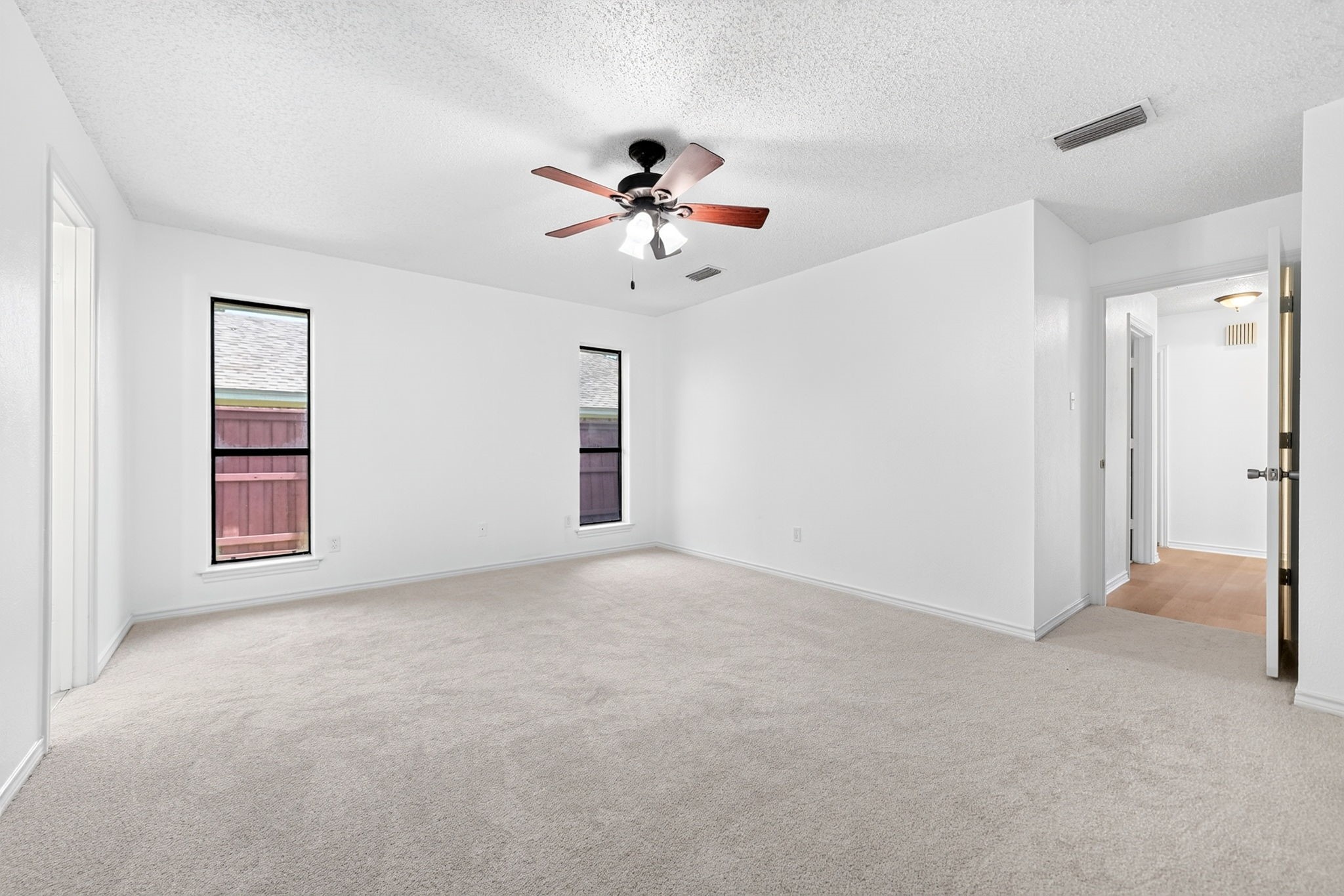 806 Lake Meadows Circle