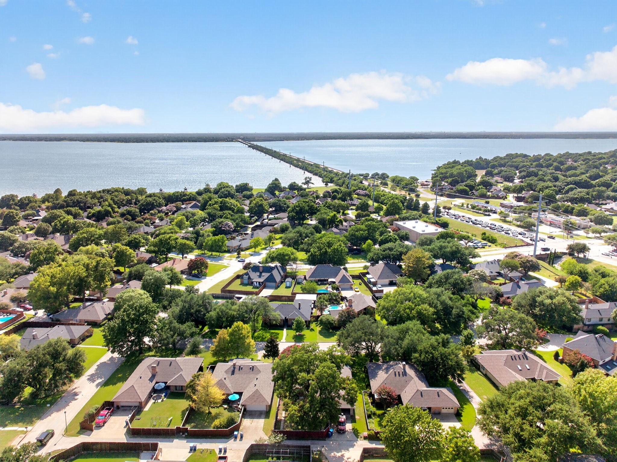 806 Lake Meadows Circle