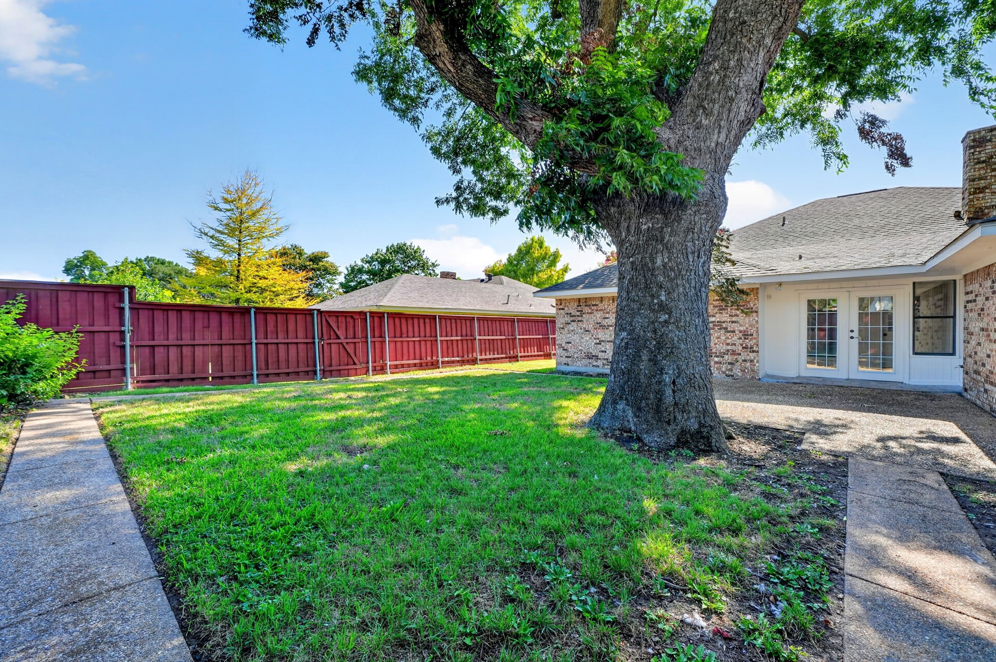806 Lake Meadows Circle