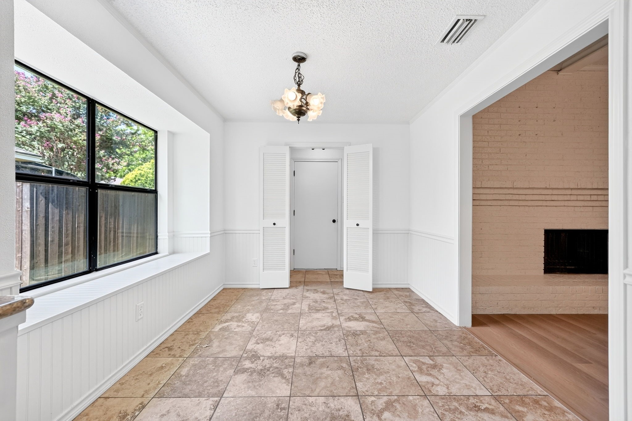 806 Lake Meadows Circle