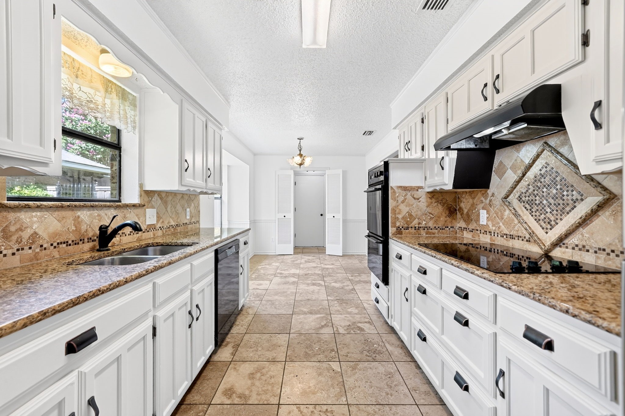 806 Lake Meadows Circle
