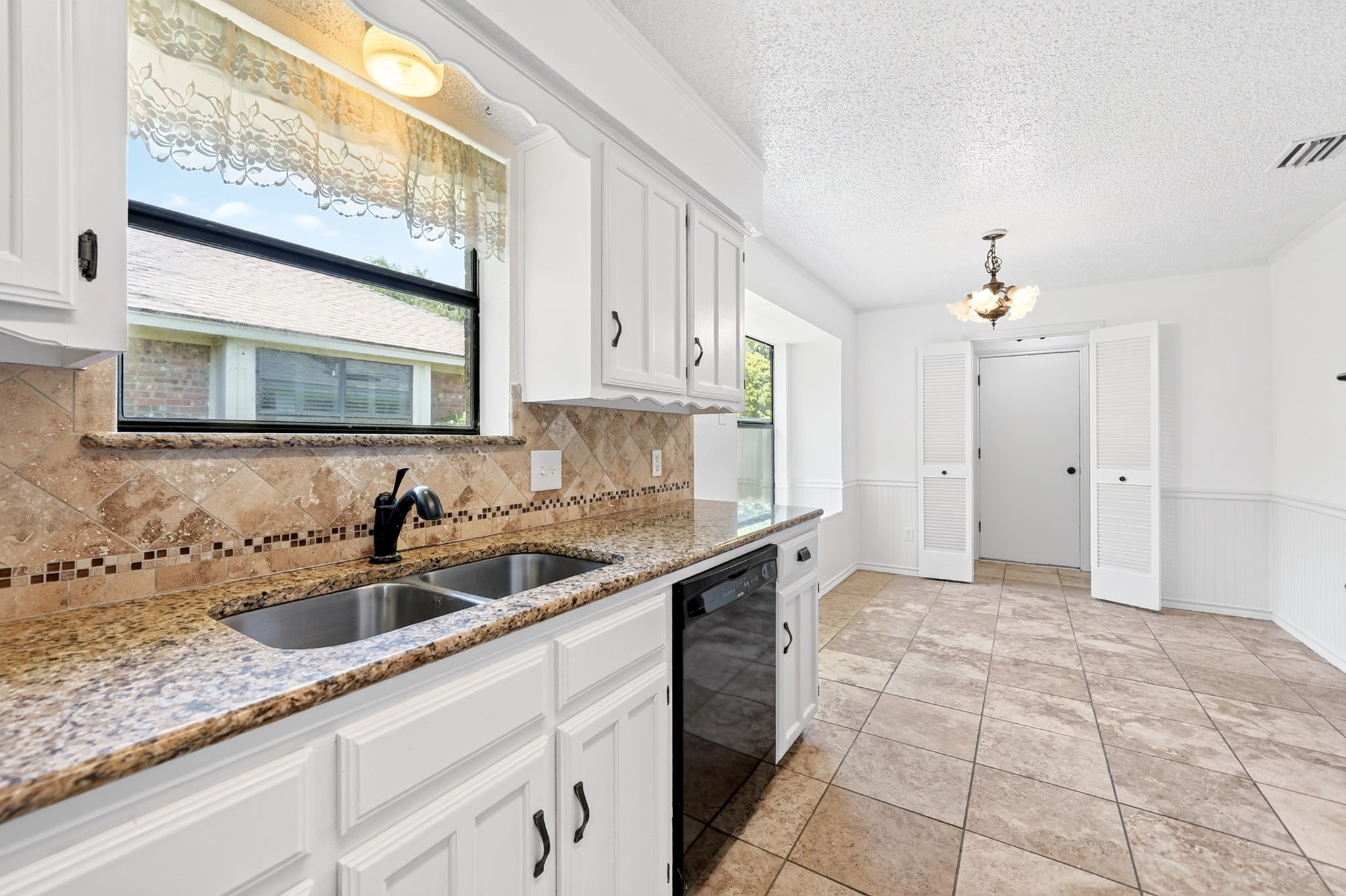 806 Lake Meadows Circle