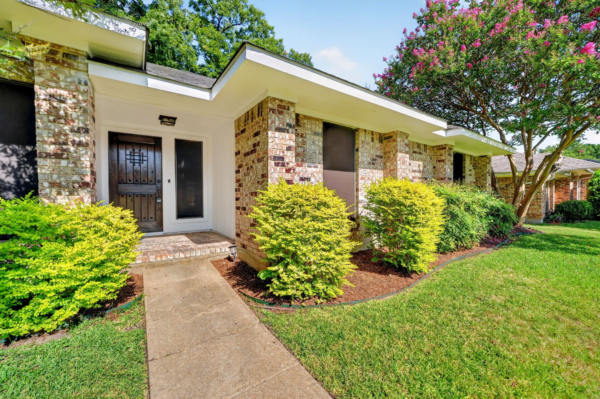 806 Lake Meadows Circle