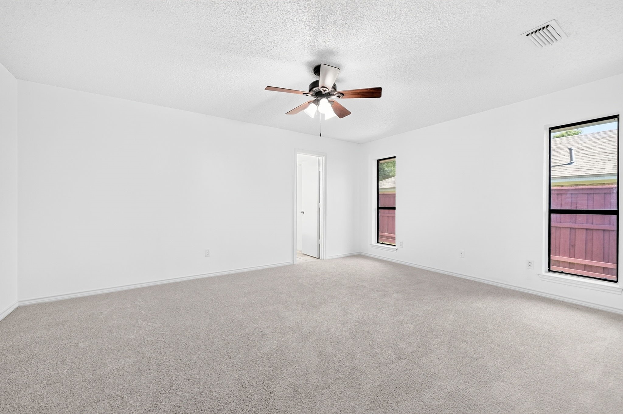 806 Lake Meadows Circle