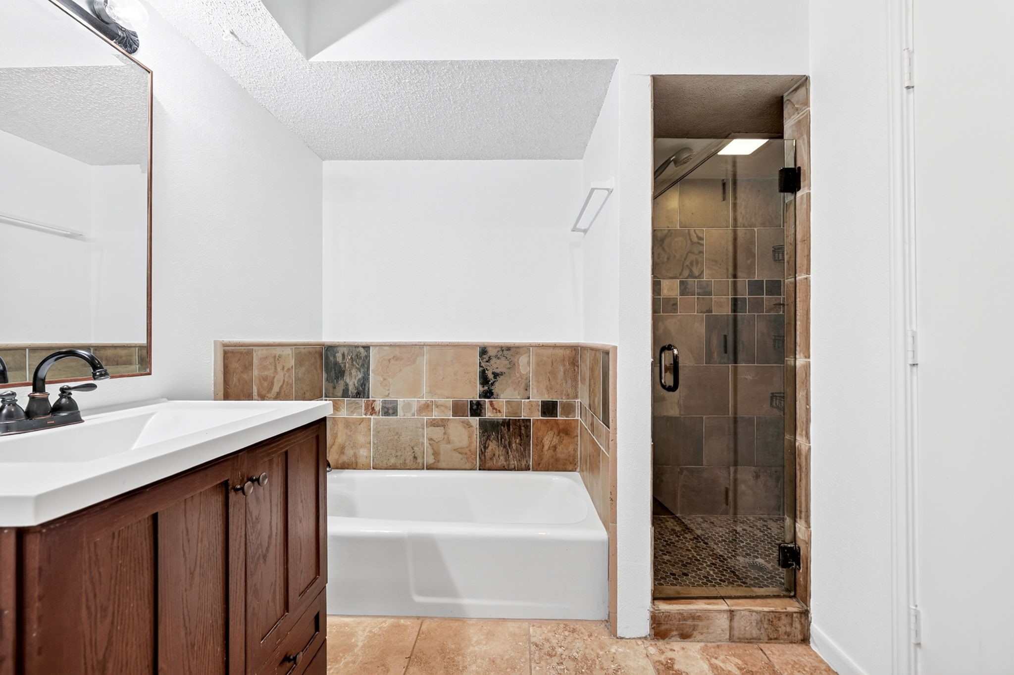 806 Lake Meadows Circle