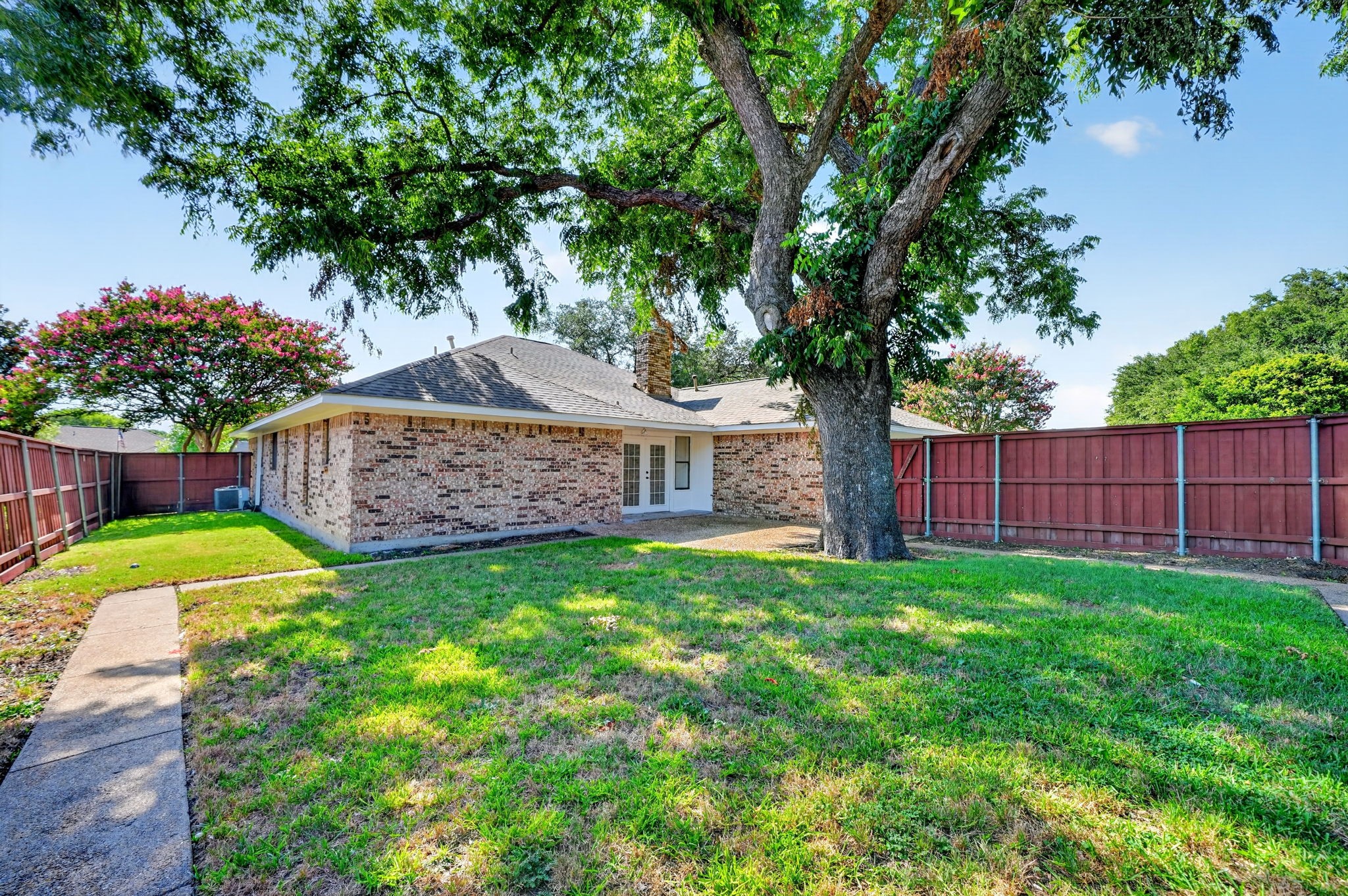 806 Lake Meadows Circle