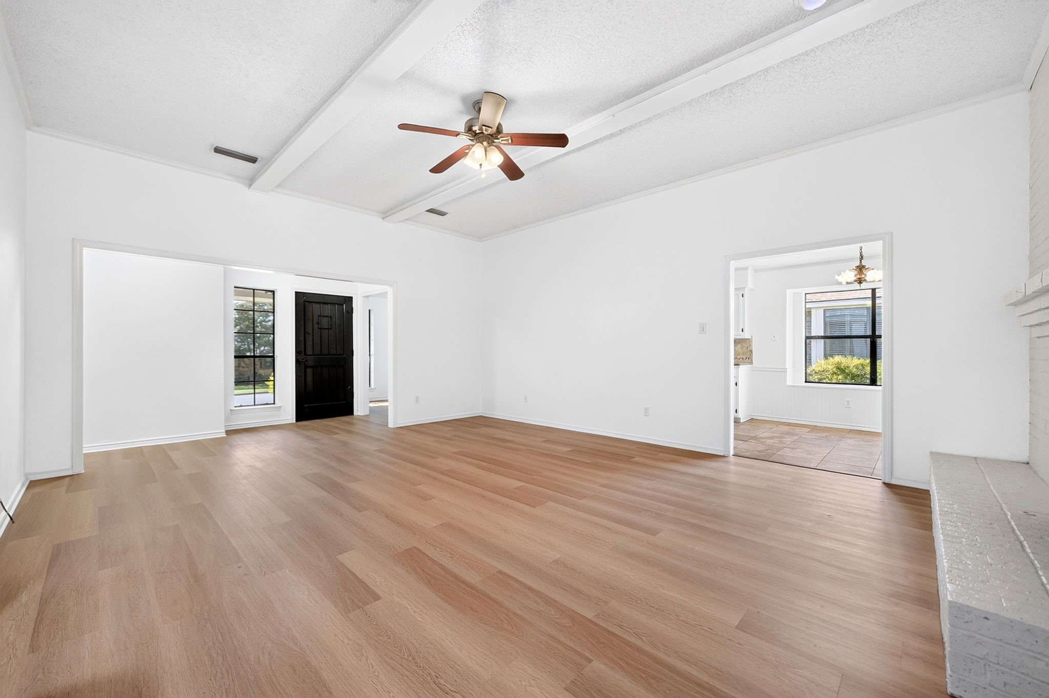 806 Lake Meadows Circle