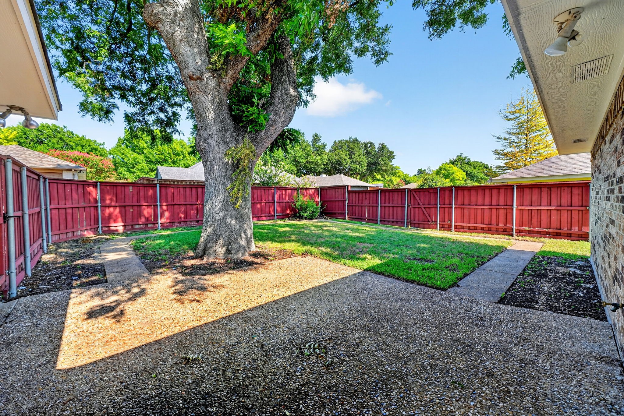806 Lake Meadows Circle