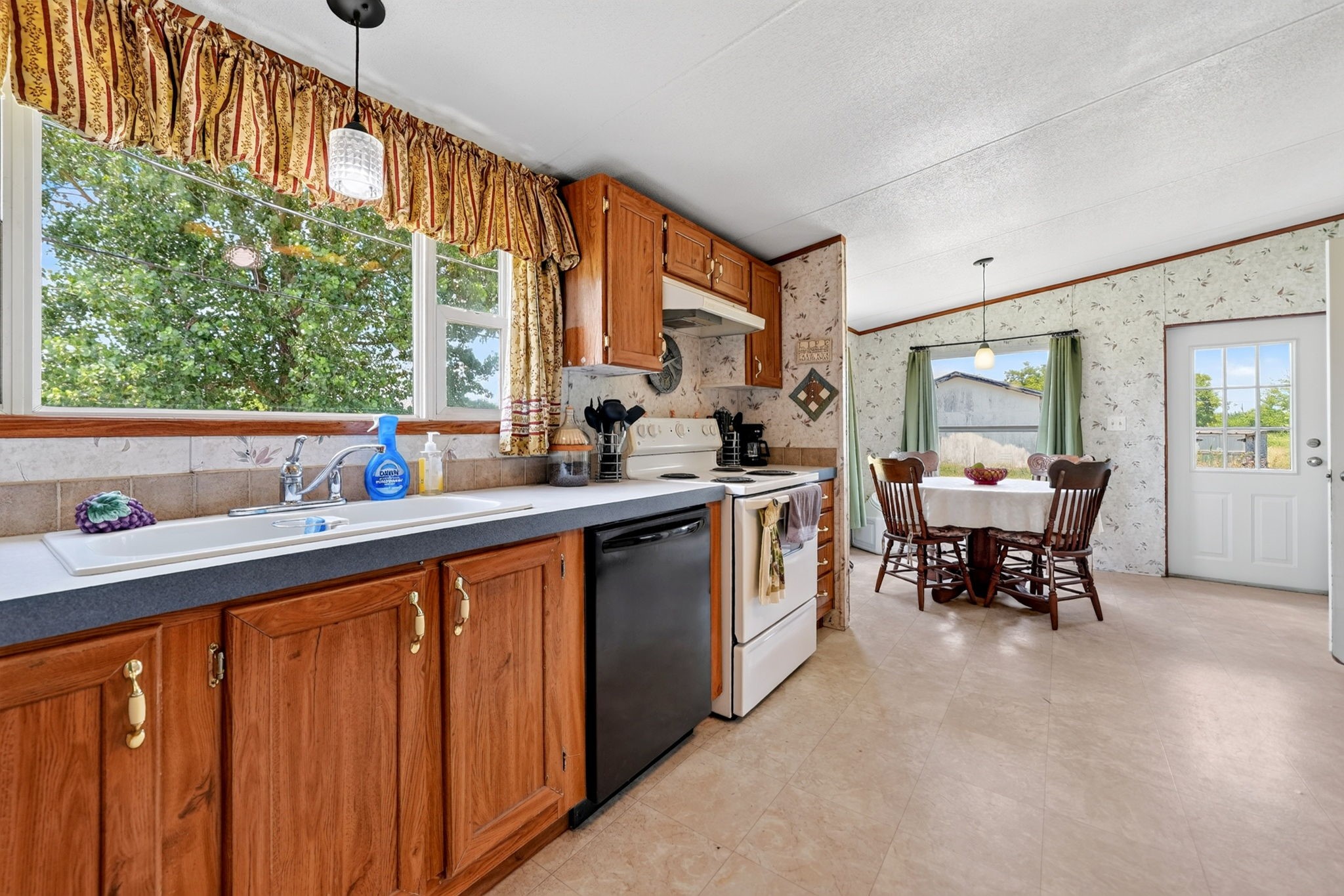8900 Crestview Estate Road