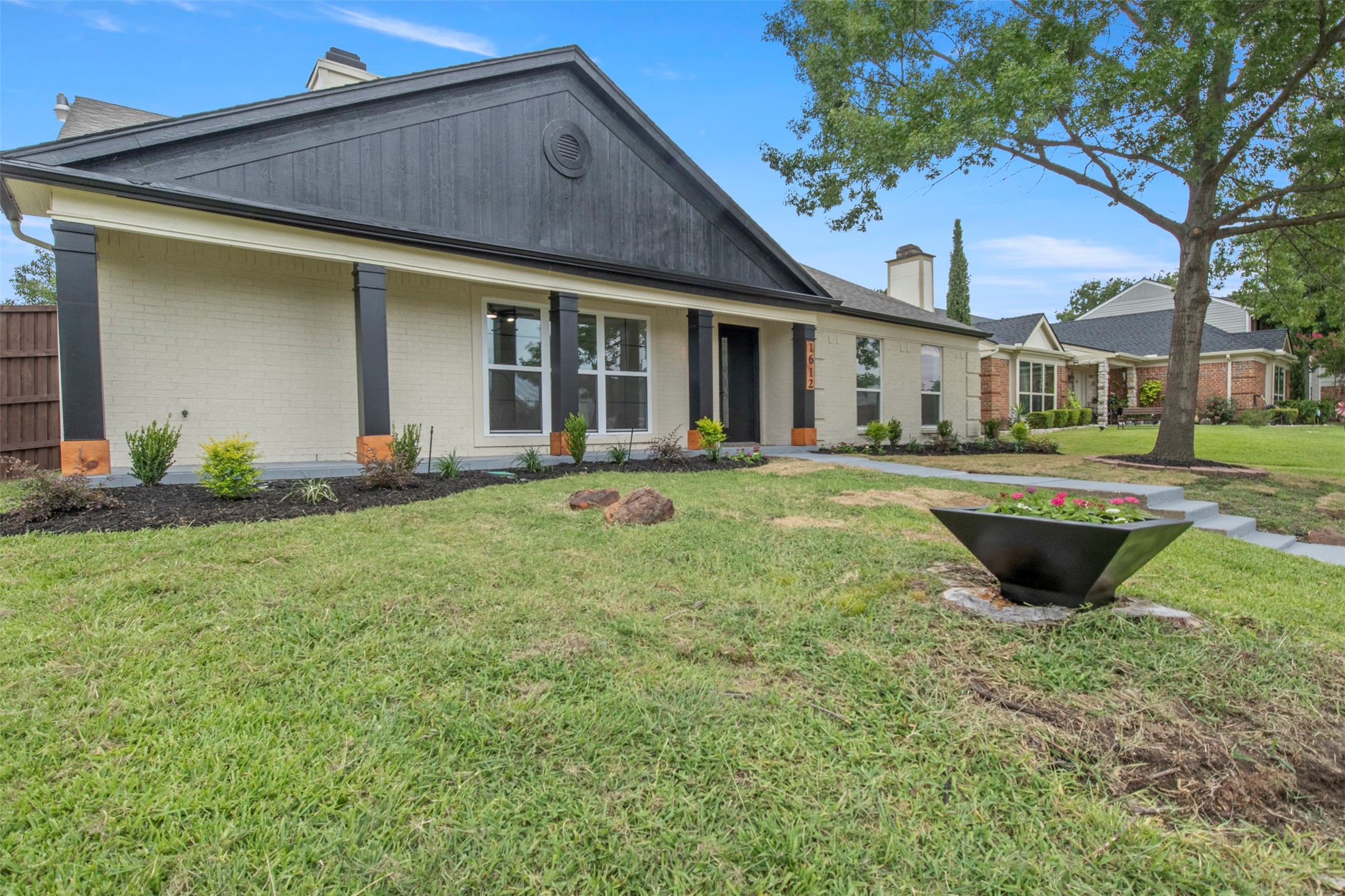 1612 Huntington Drive