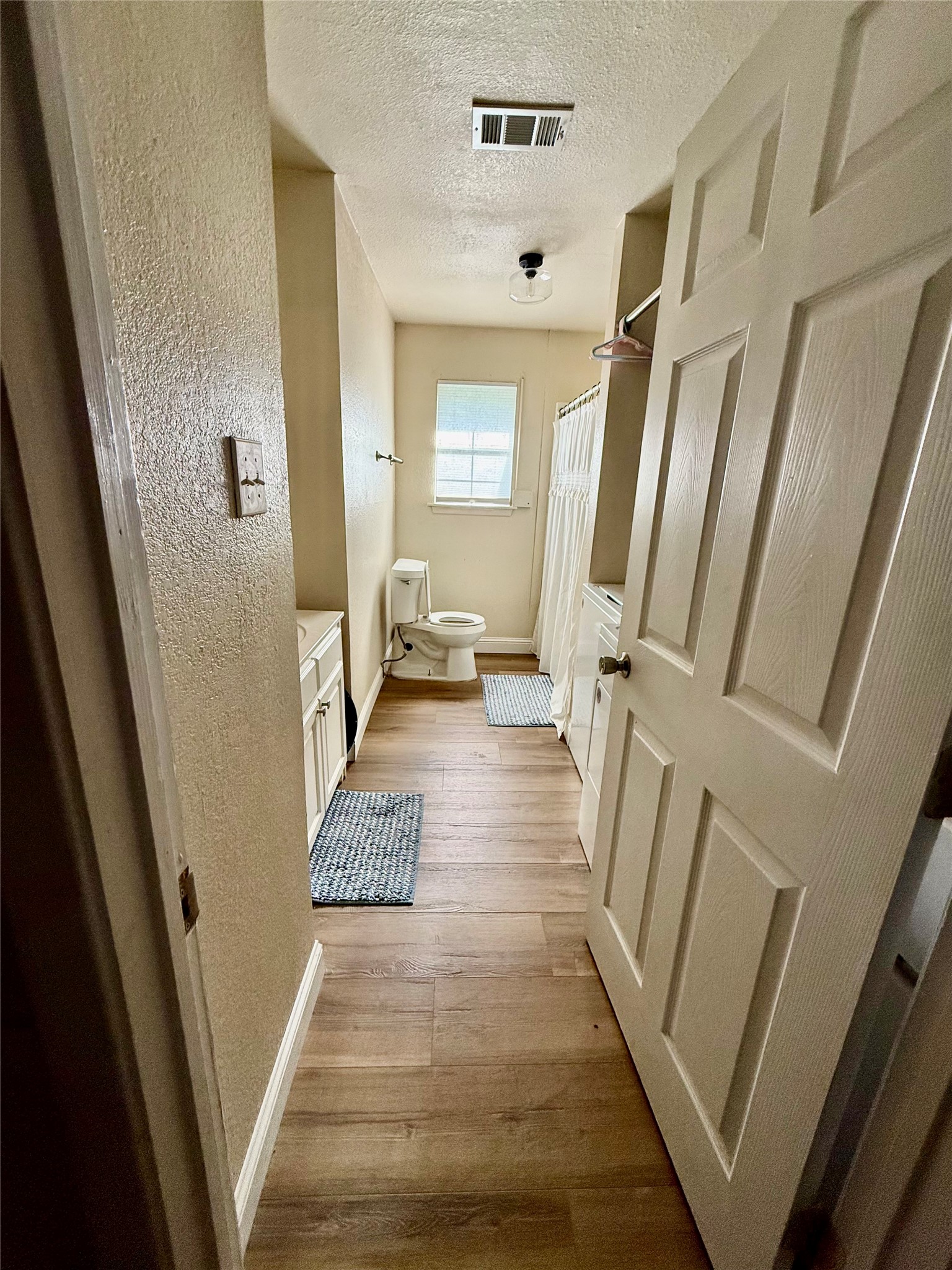 402 Lloyds Lane