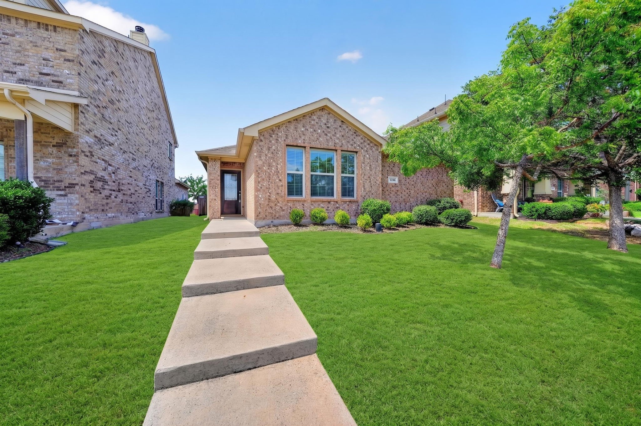 1705 Applegate Way