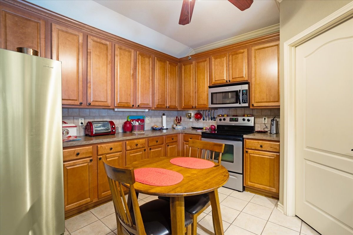 2700 Rex Cruse Drive
