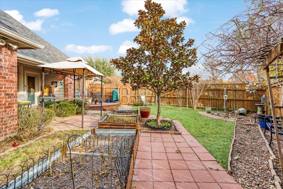 2700 Rex Cruse Drive