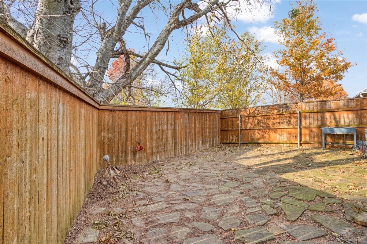 2700 Rex Cruse Drive