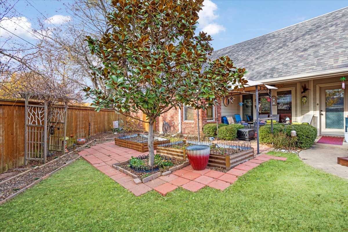 2700 Rex Cruse Drive