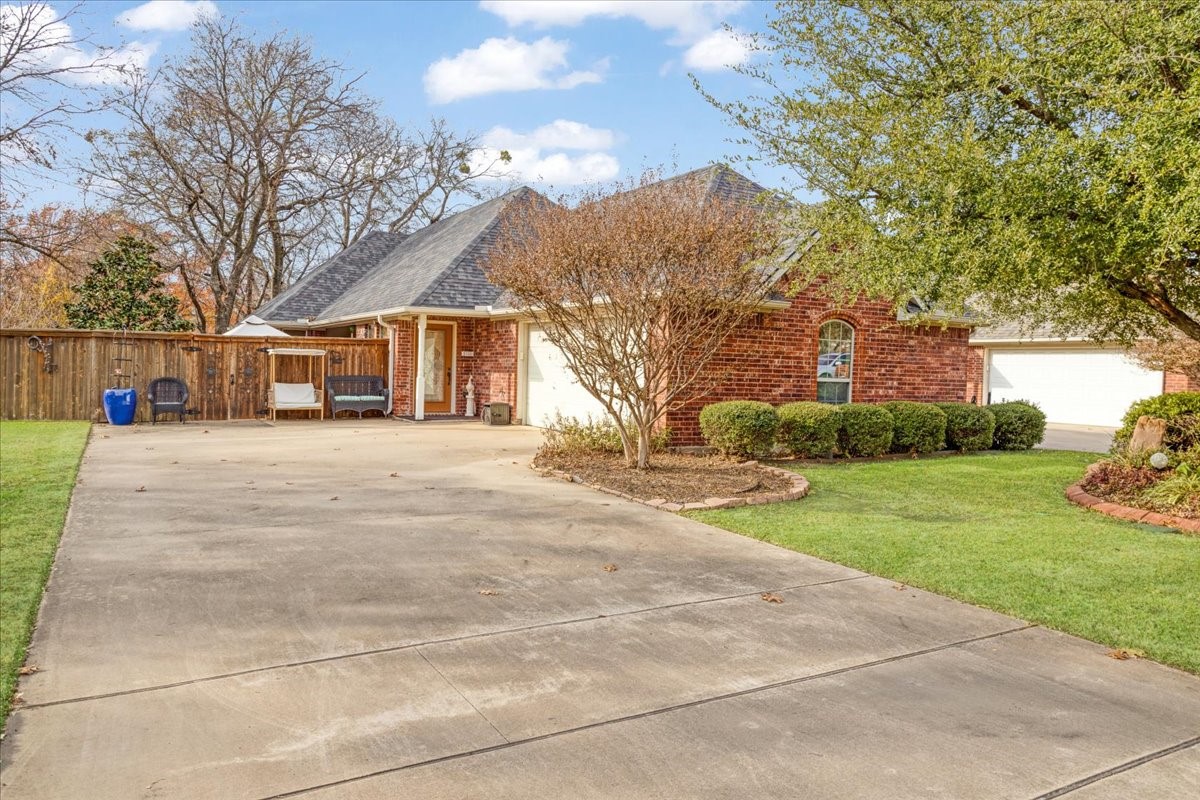 2700 Rex Cruse Drive