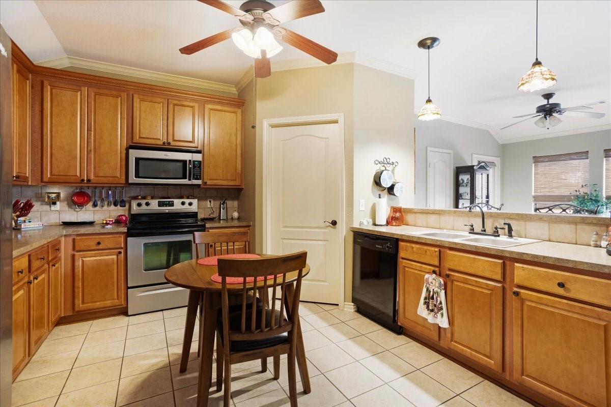 2700 Rex Cruse Drive