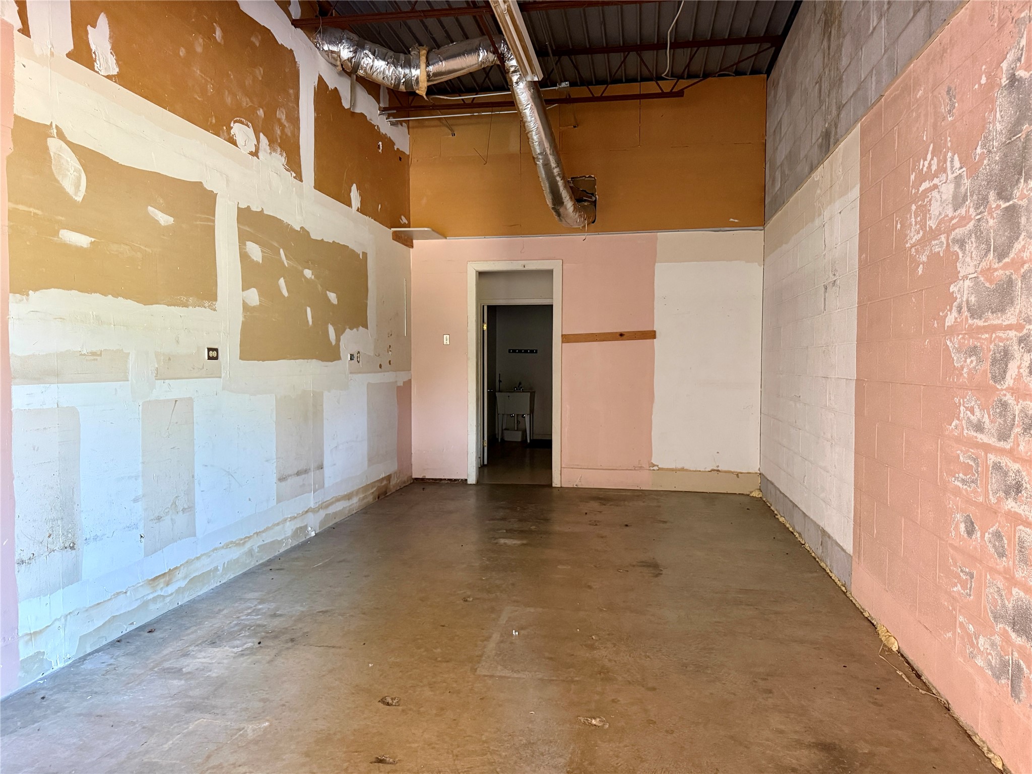 1105 W South Commerce Street