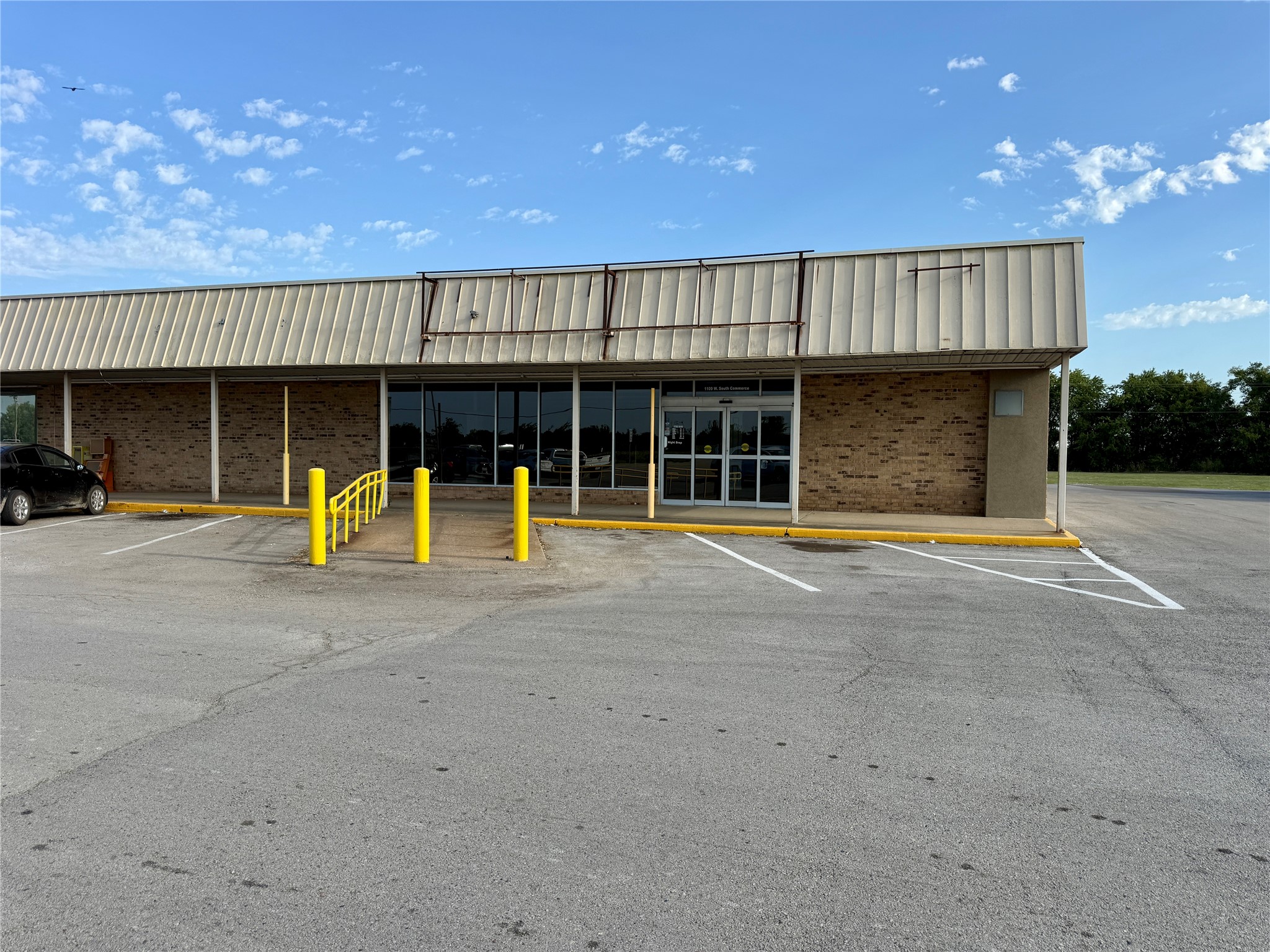 1105 W South Commerce Street