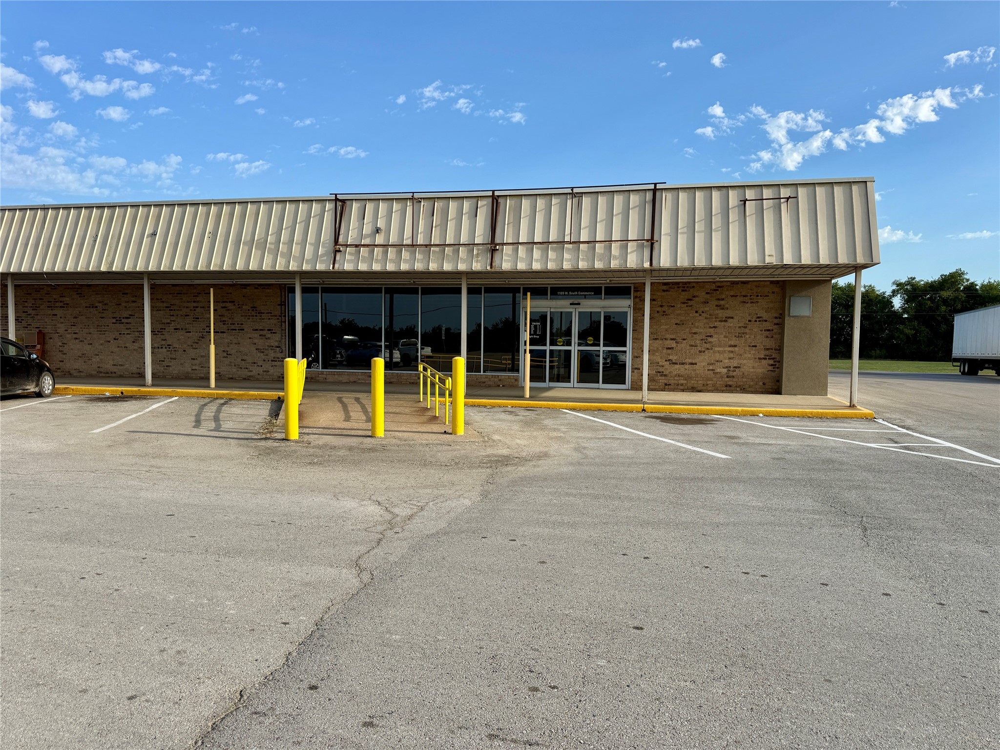 1105 W South Commerce Street