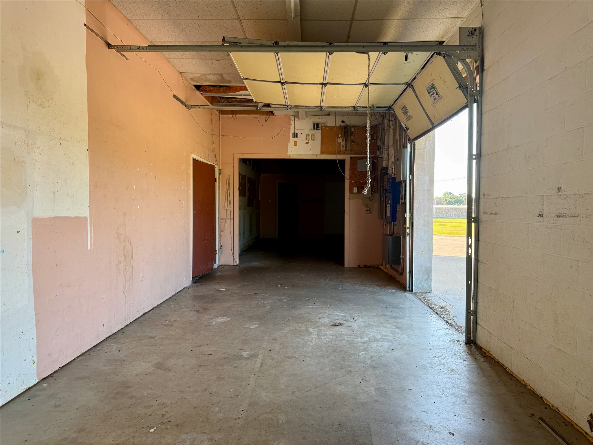 1105 W South Commerce Street