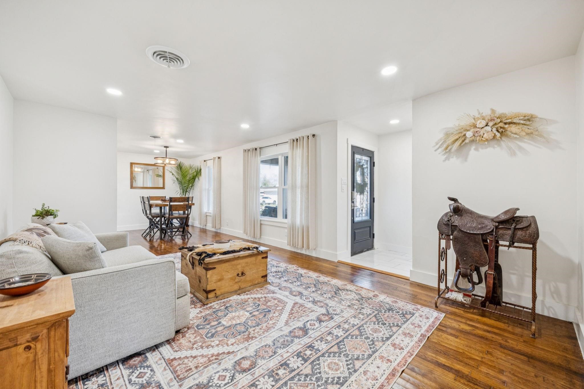207 Joe White Street