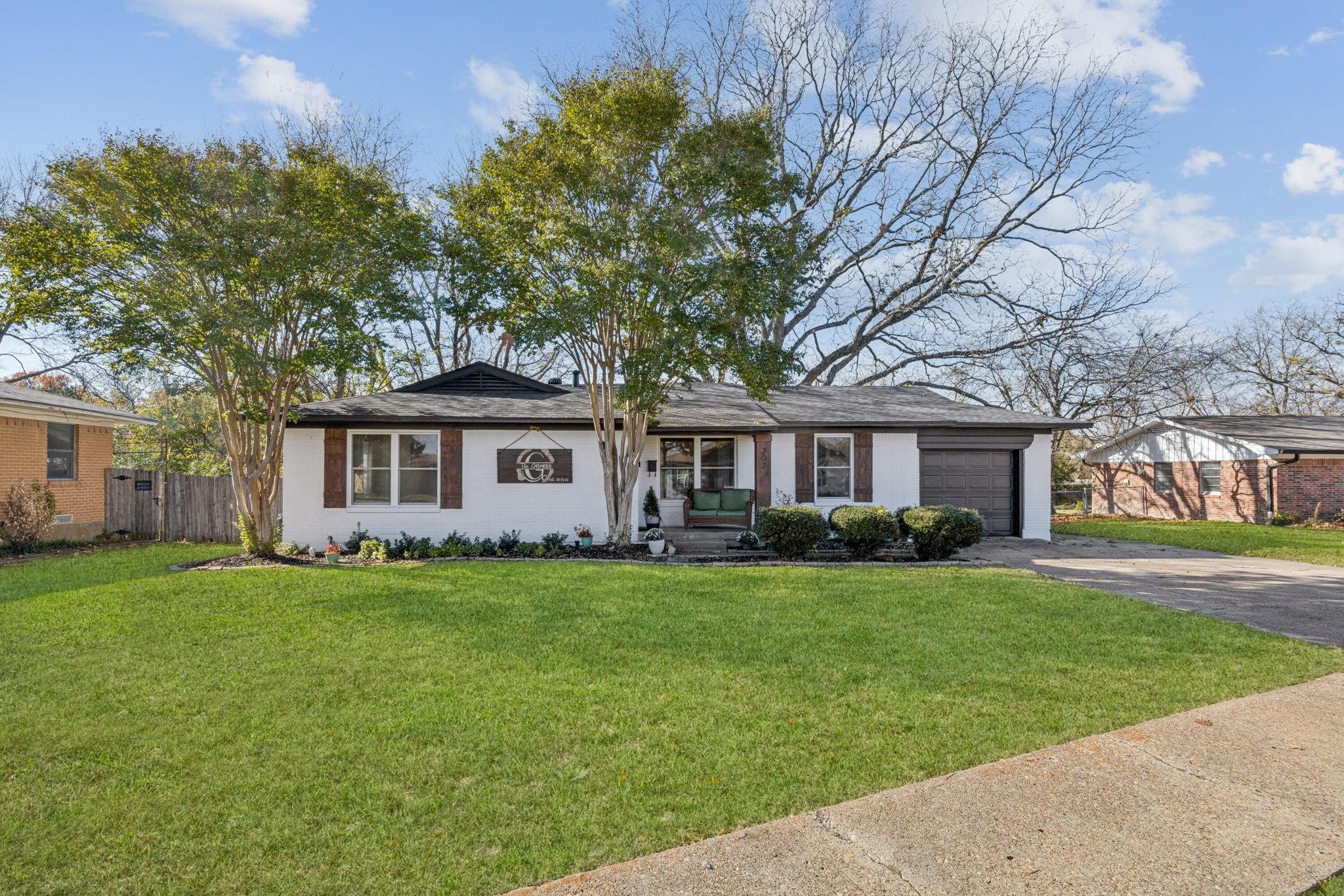 207 Joe White Street