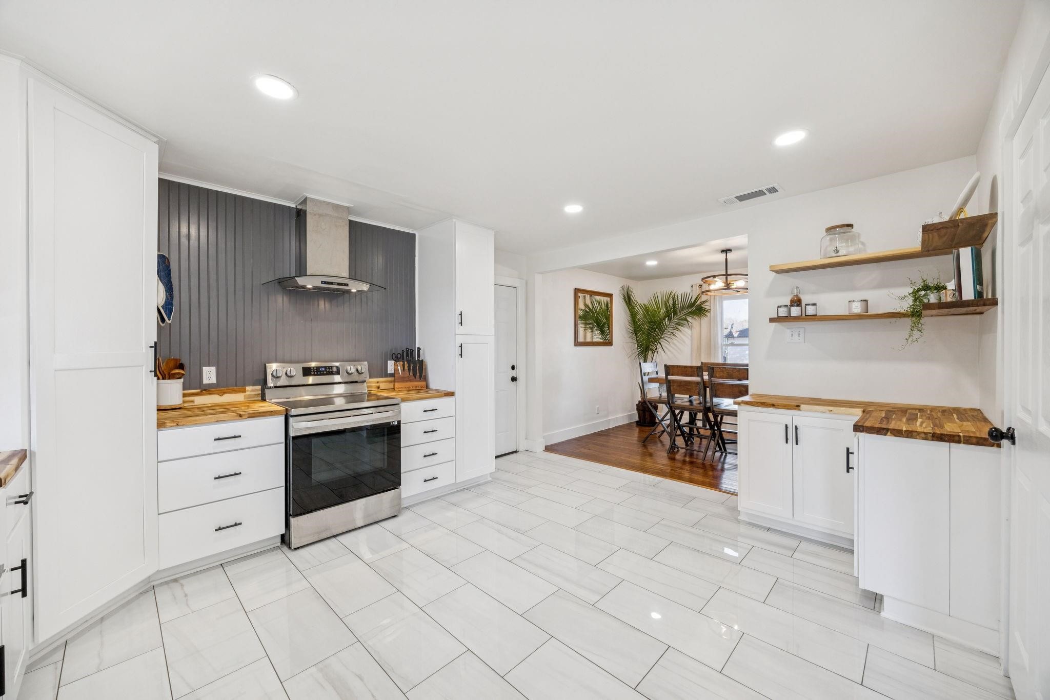 207 Joe White Street