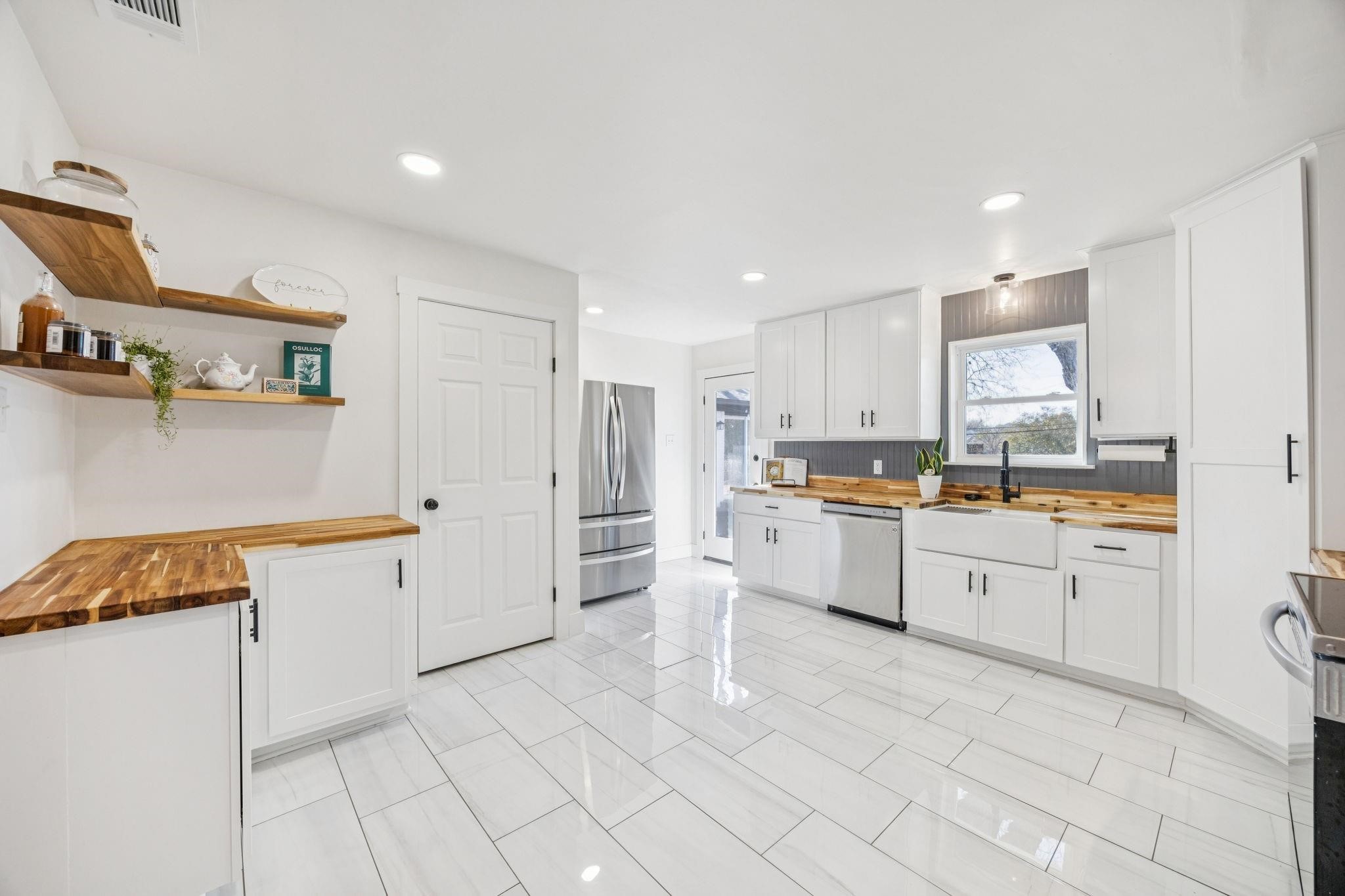 207 Joe White Street