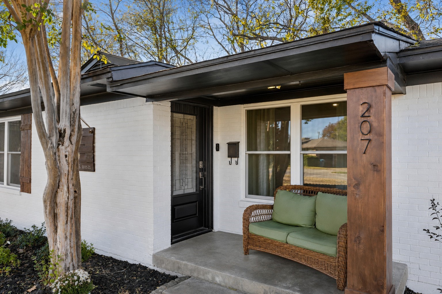 207 Joe White Street