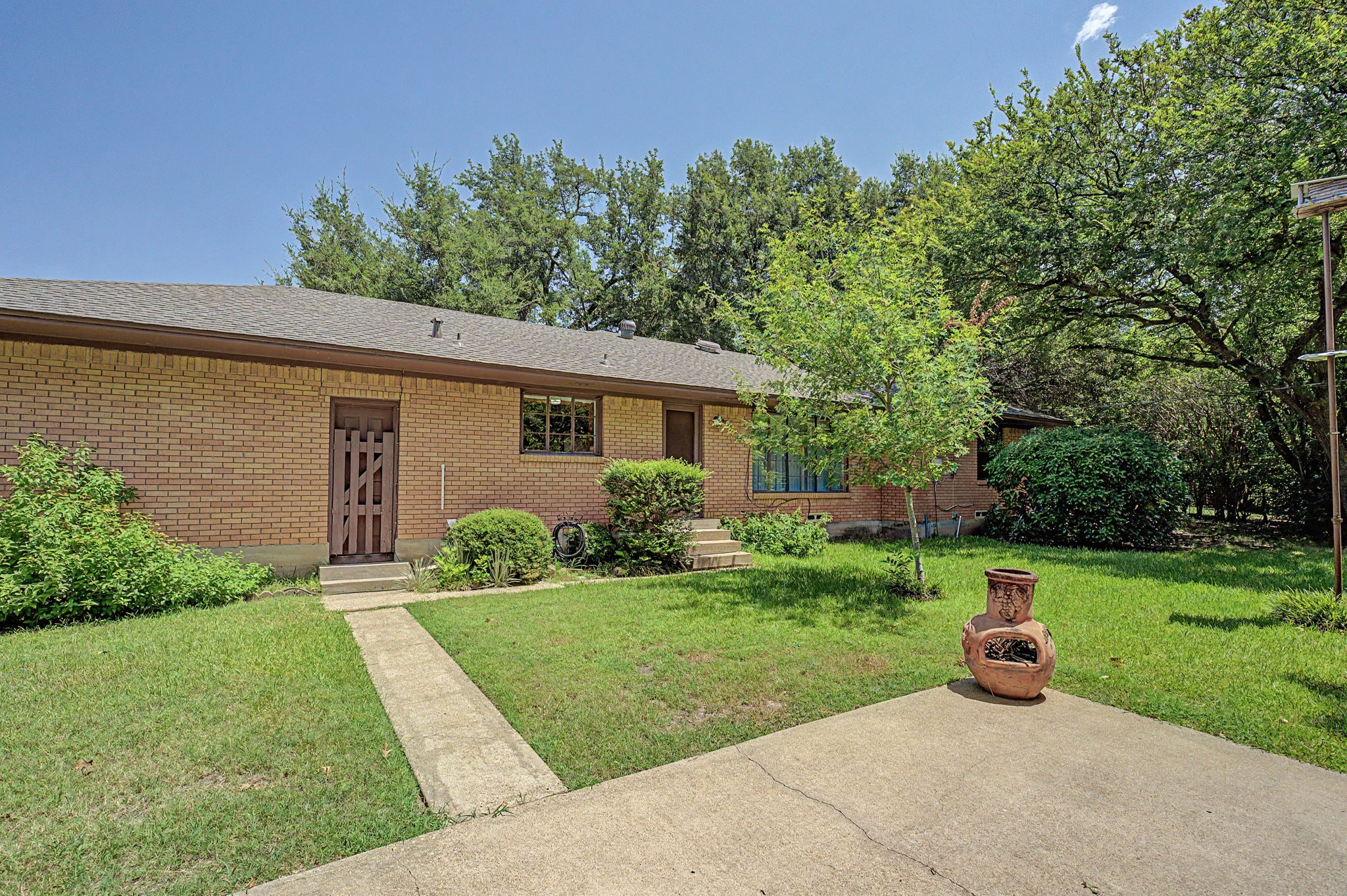 526 Nesbit Court