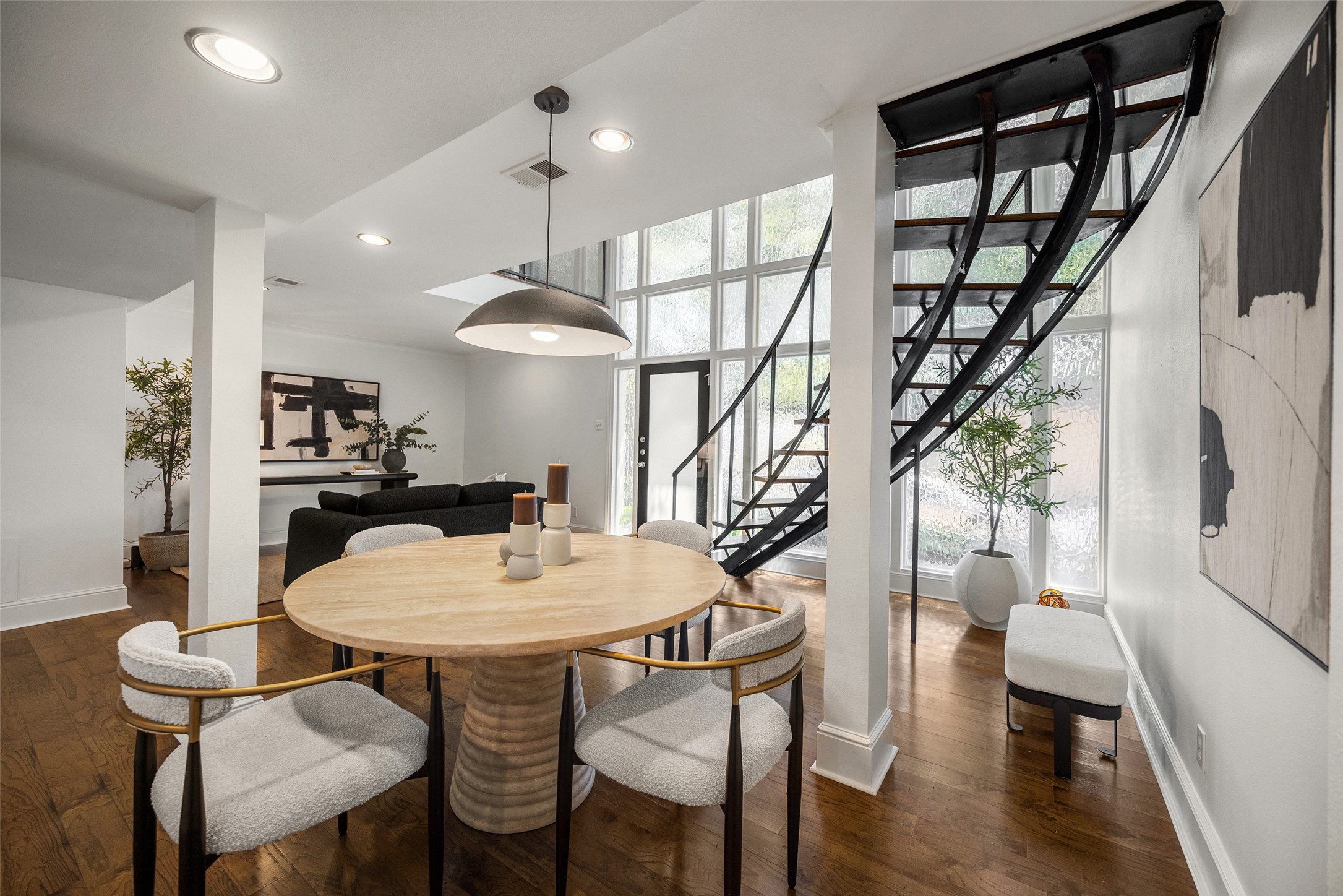 10221 Regal Oaks Drive 10221