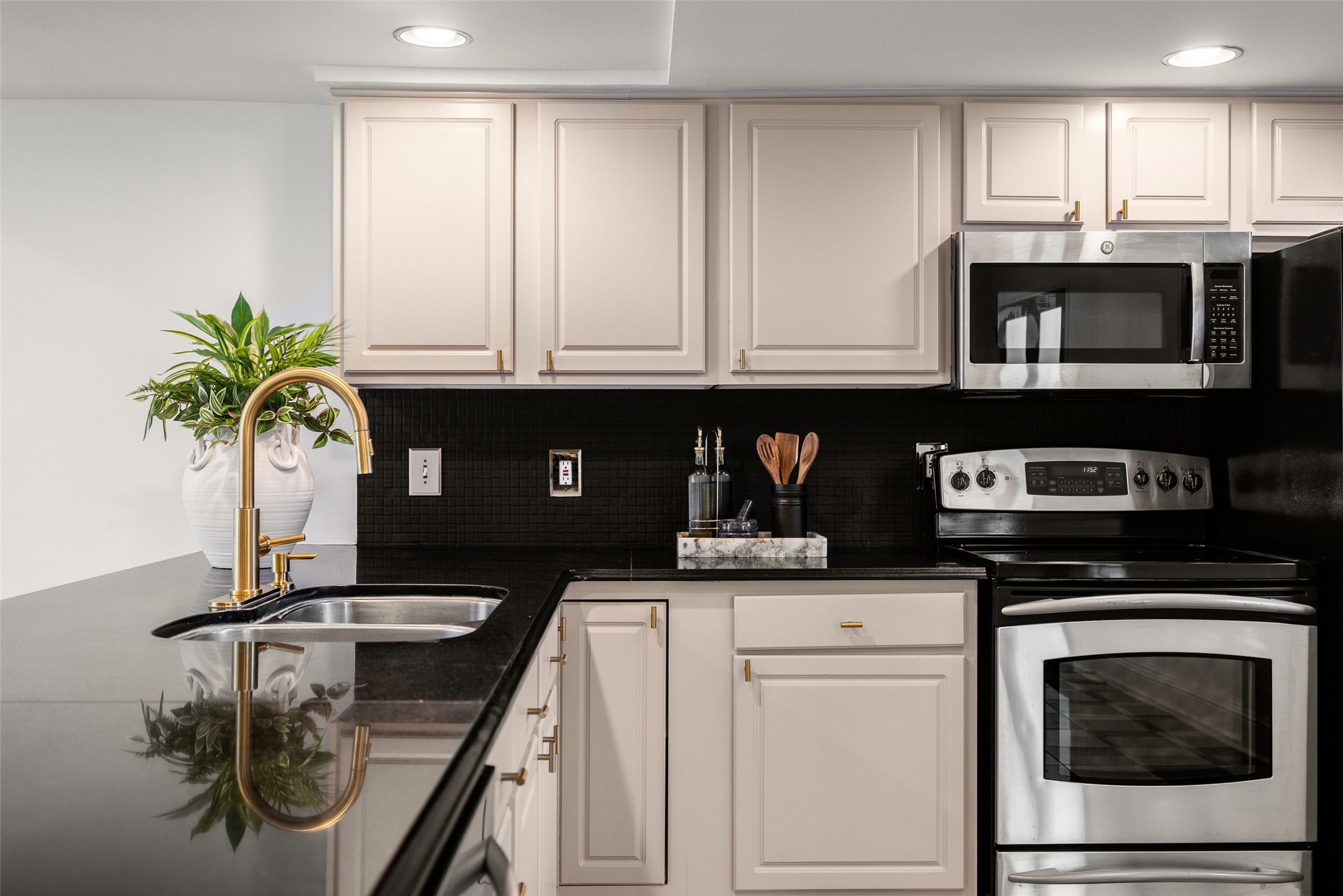10221 Regal Oaks Drive 10221