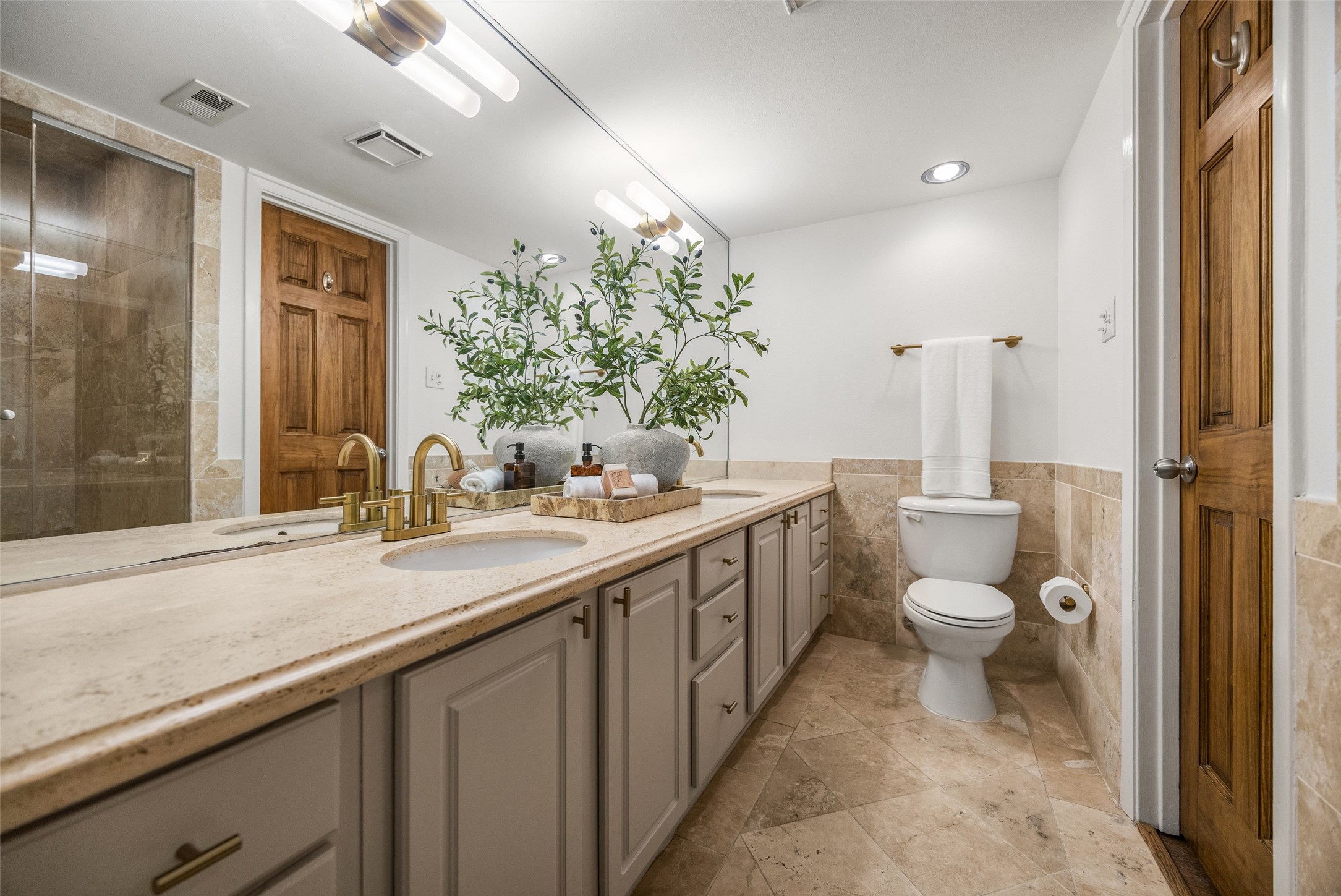 10221 Regal Oaks Drive 10221