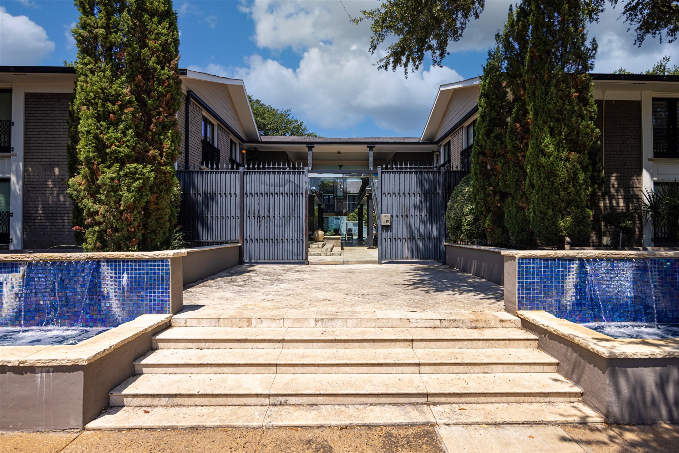 10221 Regal Oaks Drive 10221