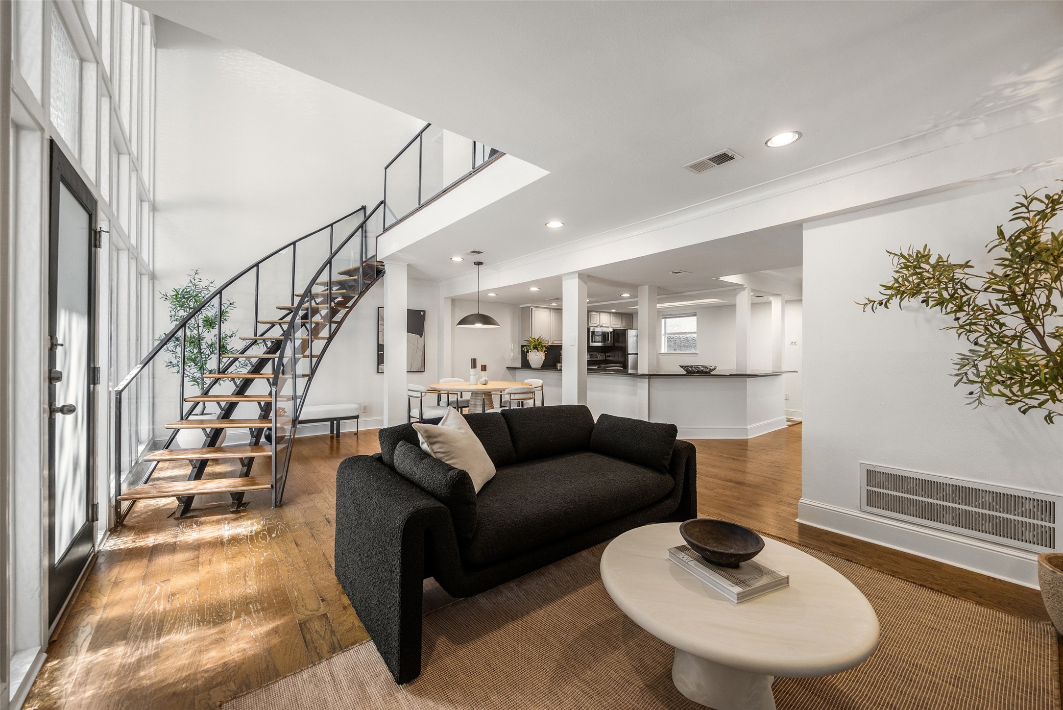10221 Regal Oaks Drive 10221