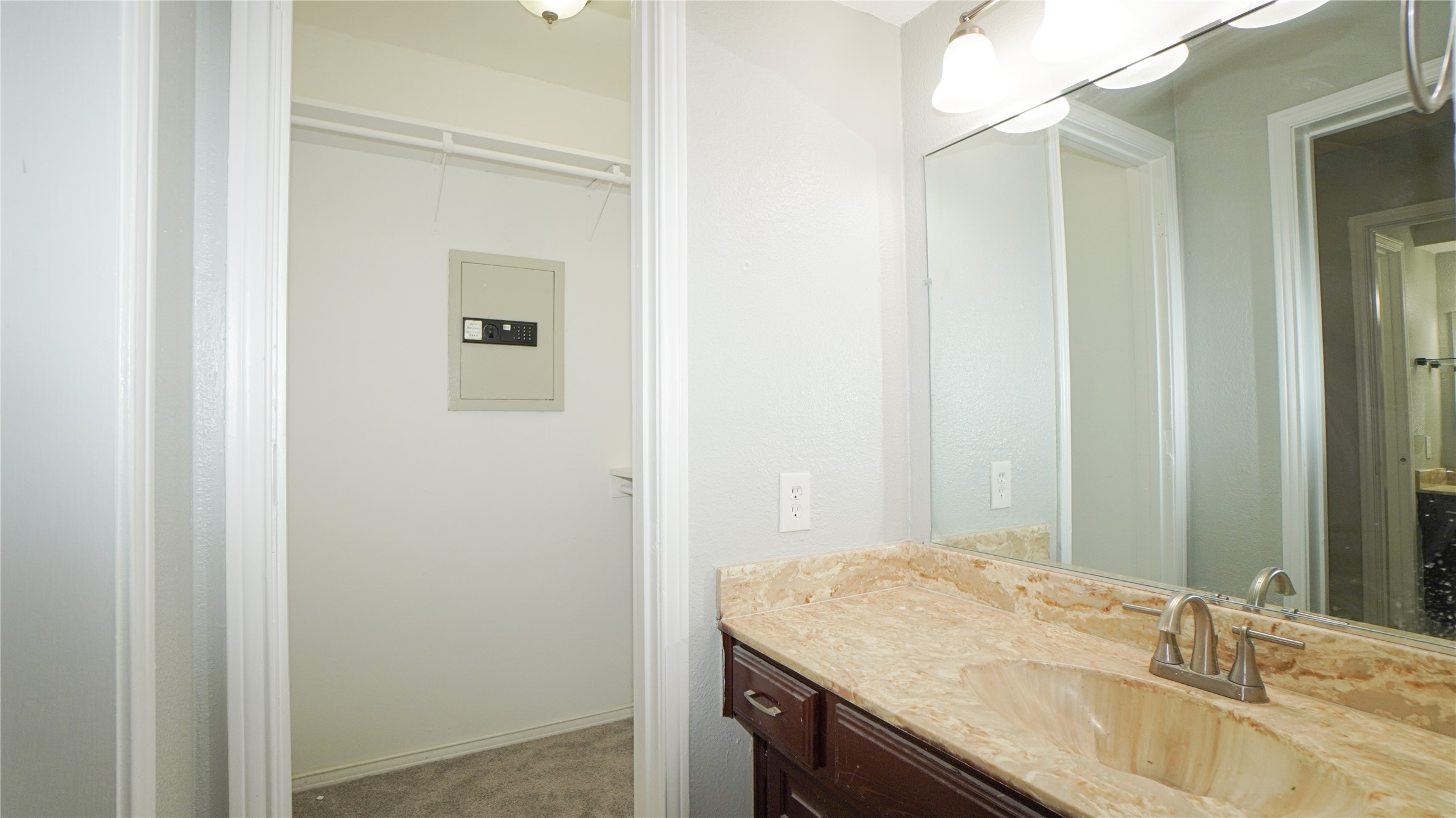 7113 Ridgeview Drive