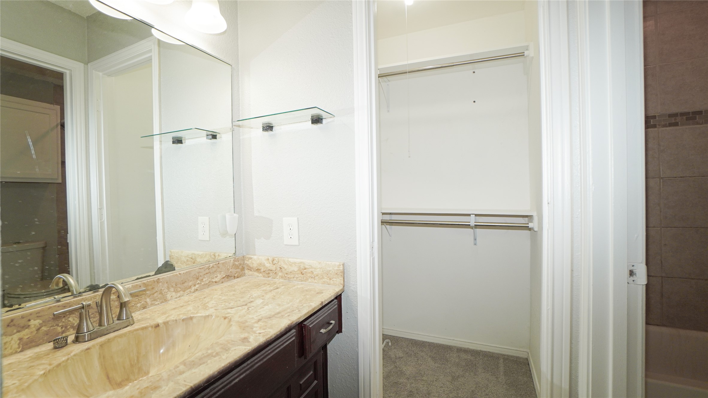 7113 Ridgeview Drive