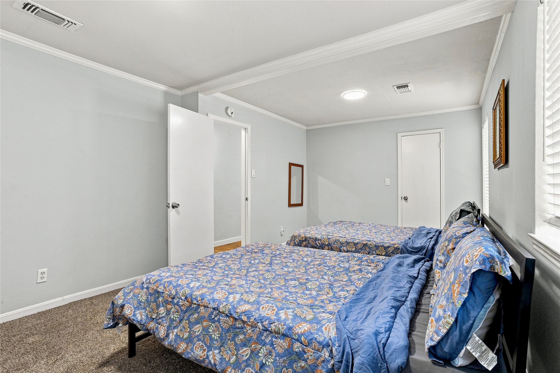 6813 Hickory Creek
