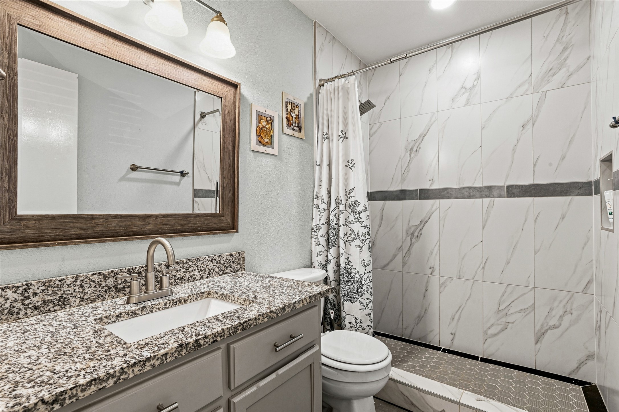 6813 Hickory Creek