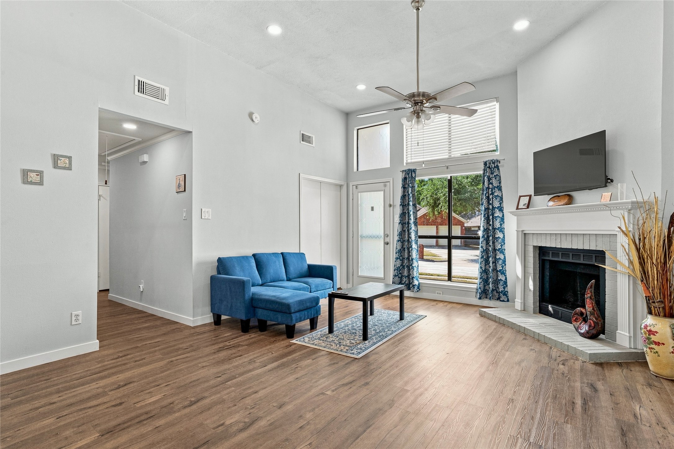 6813 Hickory Creek